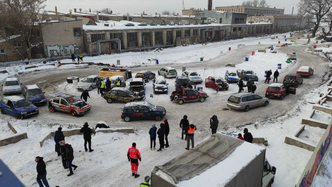 Białystok. Charytatywny Wrak Race Uniwerstal [18.12.2022]