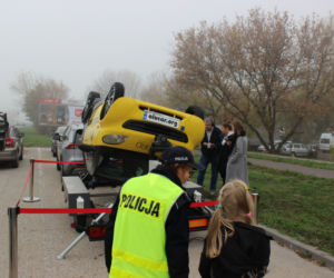 Rozbłyśnij rozsądkiem - załóż odblask - akcja policji w powiecie toruńskim