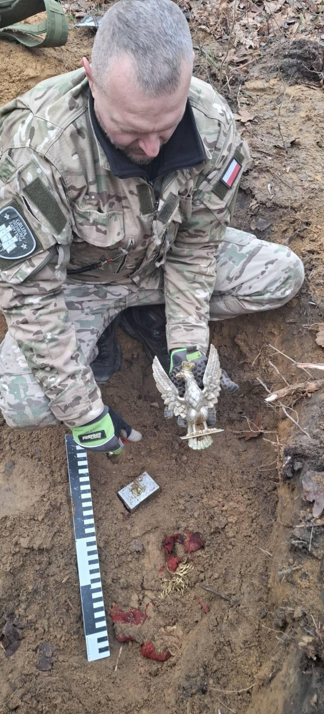 Sensacyjne odkrycie w starachowickim lesie! Pod ziemią przeleżało ponad 80 lat