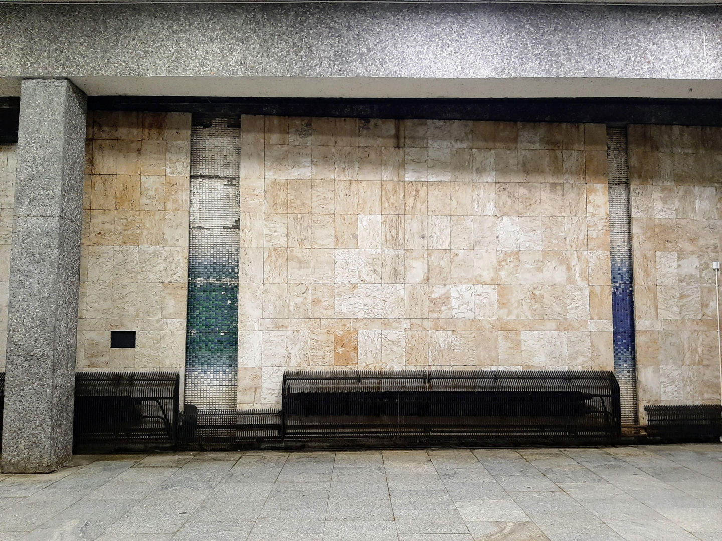 Moizaiki Wojciecha Fangora na dworcu Warszawa Śródmieście