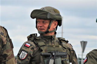 Gen. Szkutnik żegna się z Żelazną Dywizją i zrzuca mundur