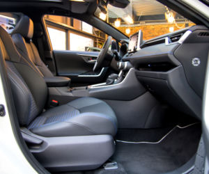 2019 Toyota RAV4 Hybrid - wnętrze piątej generacji SUV-a