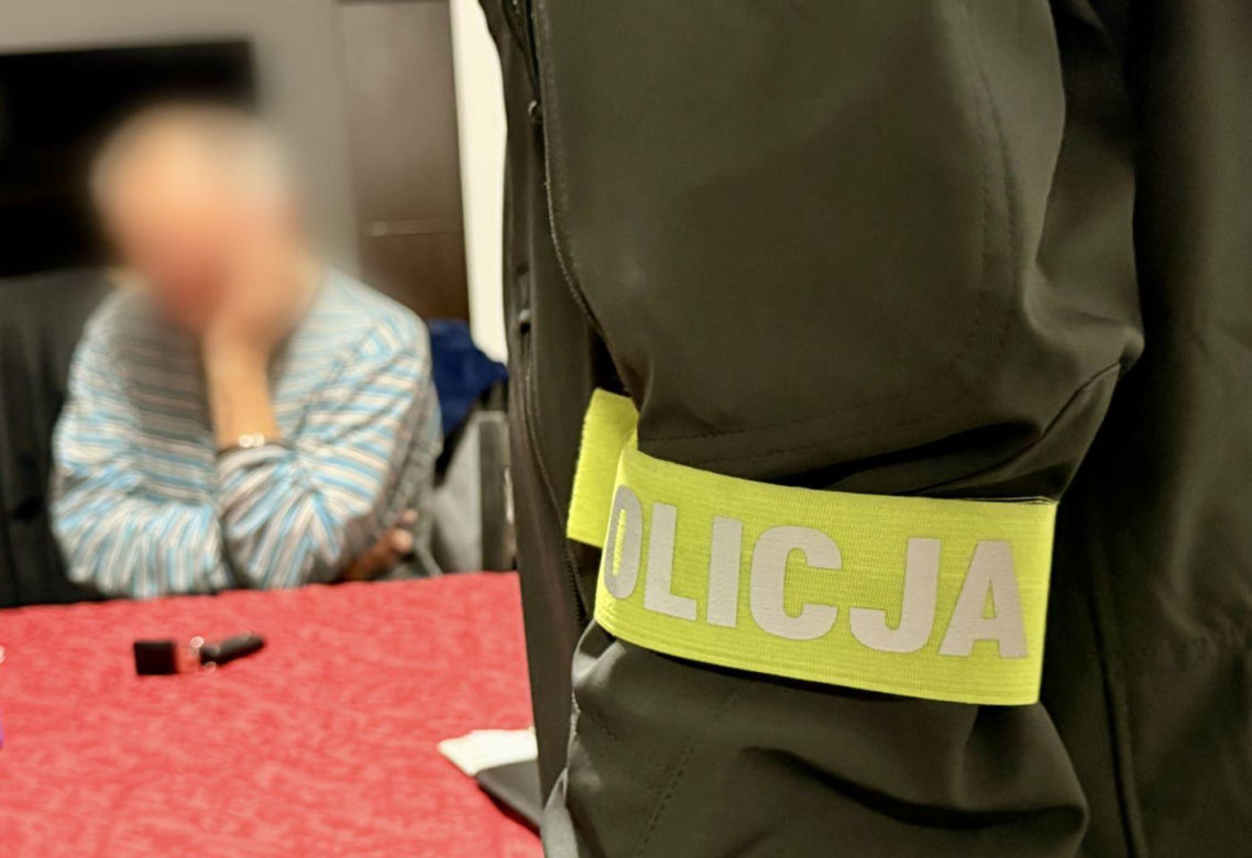 Policjanci zatrzymali trzy osoby podejrzane o udział w procederze związanym z działalnością Powiatowego Inspektoratu Nadzoru Budowlanego w Pucku