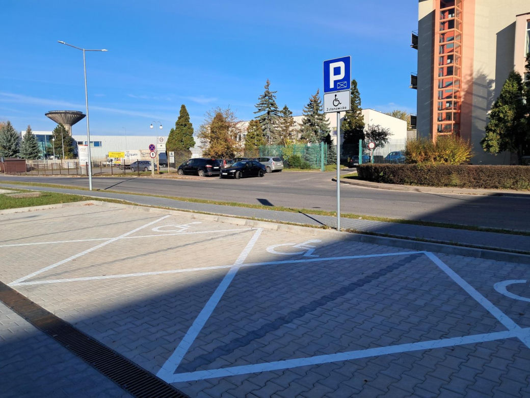 Parking przy "Strefie" w Starachowicach