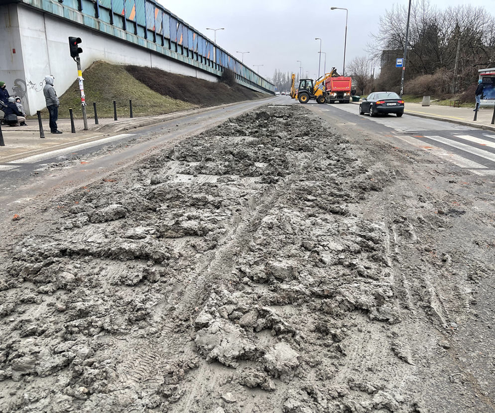 Beton zalał ulicę w Warszawie
