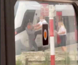 Szokujące sceny na peronie w Wejherowie! Bójka agresywnego pasażera z konduktorem
