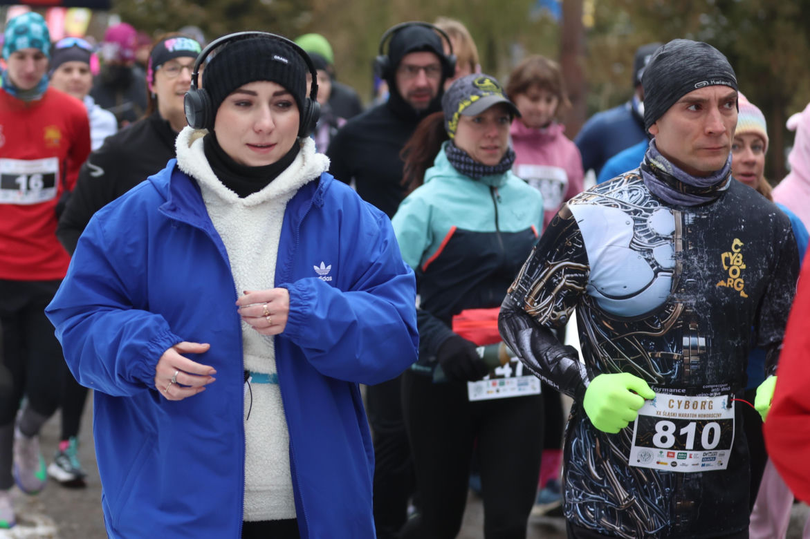 Wystrzał startera zamiast szampana. Tłumy powitały Nowy Rok na XX Śląskim Maratonie Noworocznym Cyborg