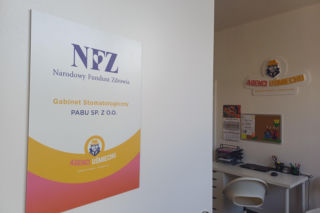 Darmowy dentysta dla dzieci i młodzieży w Ostrzeszowie. Nowy gabinet działa przy ZS nr 1
