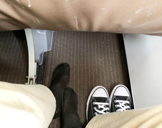 Nigdy nie zakładaj czarnych skarpetek do samolotu. Steward wyjaśnił, że mają one ogromny wpływ na bezpieczeństwo podczas lotu