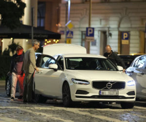 Paulo Sousa wożony Volvo S90