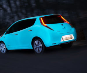  świecący Nissan Leaf