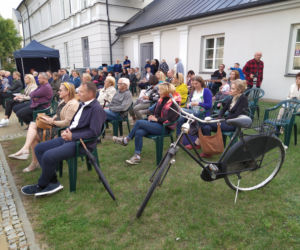 Spotkanie autorskie Artura Ziontka i koncert siedleckich artystów przy fontannie 18.08.2021
