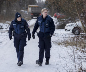 Policjantki i Policjanci, odcinek 1387: makabryczne odkrycie w busie prowadzi policjantów na plan horroru, gdzie fikcja miesza się z przerażającą rzeczywistością