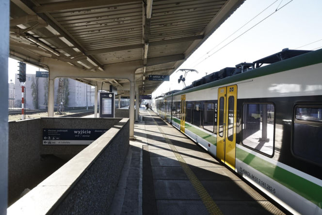 Warszawa. Wojsko na stacjach kolejowych