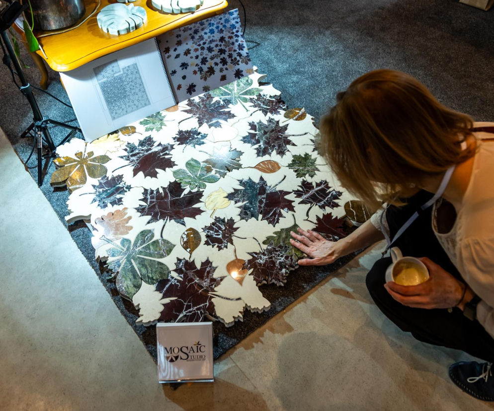 Masz dość płytek i drewna? Marmur we wnętrzu