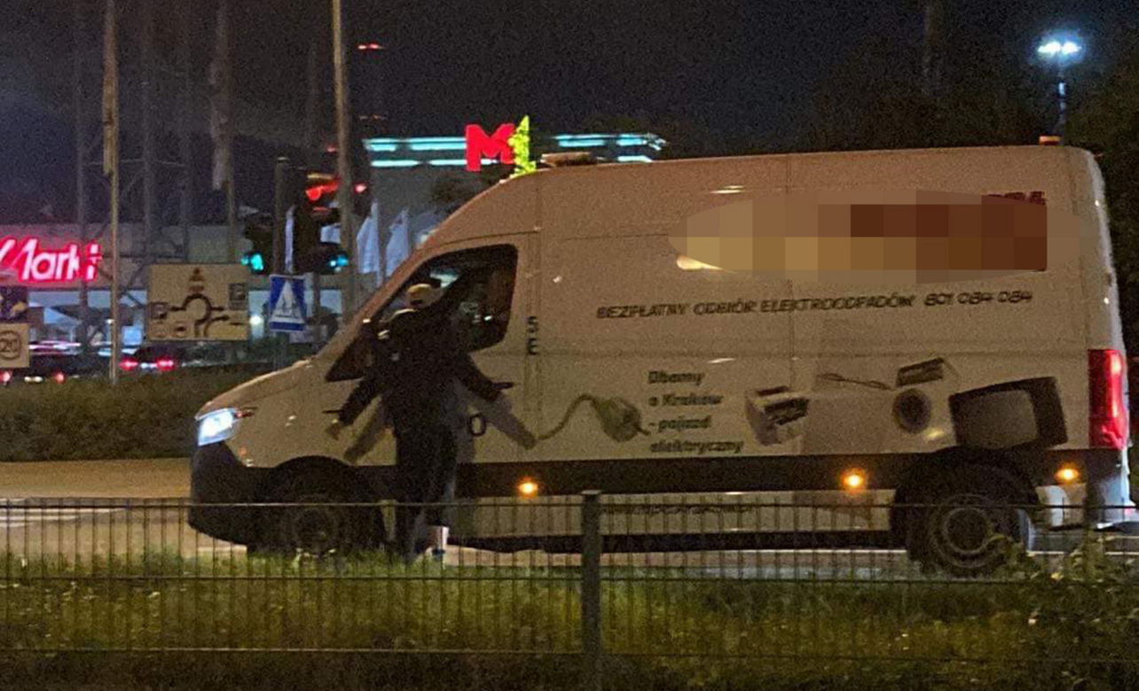 Atak zboczeńca w M1 w Krakowie! Dlaczego nikt nie ruszył na pomoc kobietom? [ZDJĘCIA]