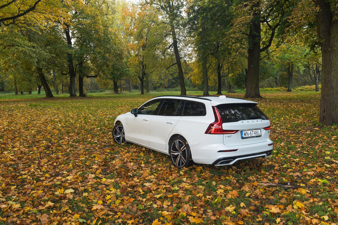 Volvo V60 T8 Twin Engine AWD R-Design AT8