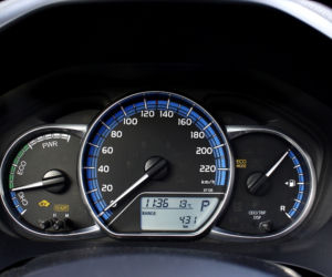 Toyota Yaris Hybrid lifting 2014