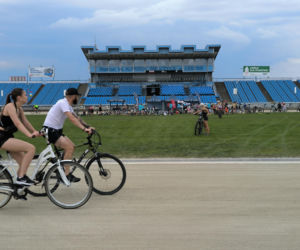 Rowerowa Stolica Polski - kręcili kilometry na stadionie w Lesznie
