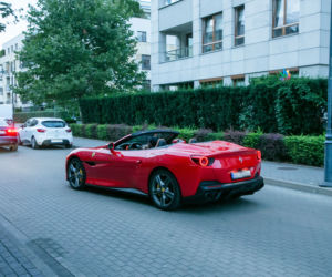 Patryk Vega w Ferrari Portofino wartym milion złotych