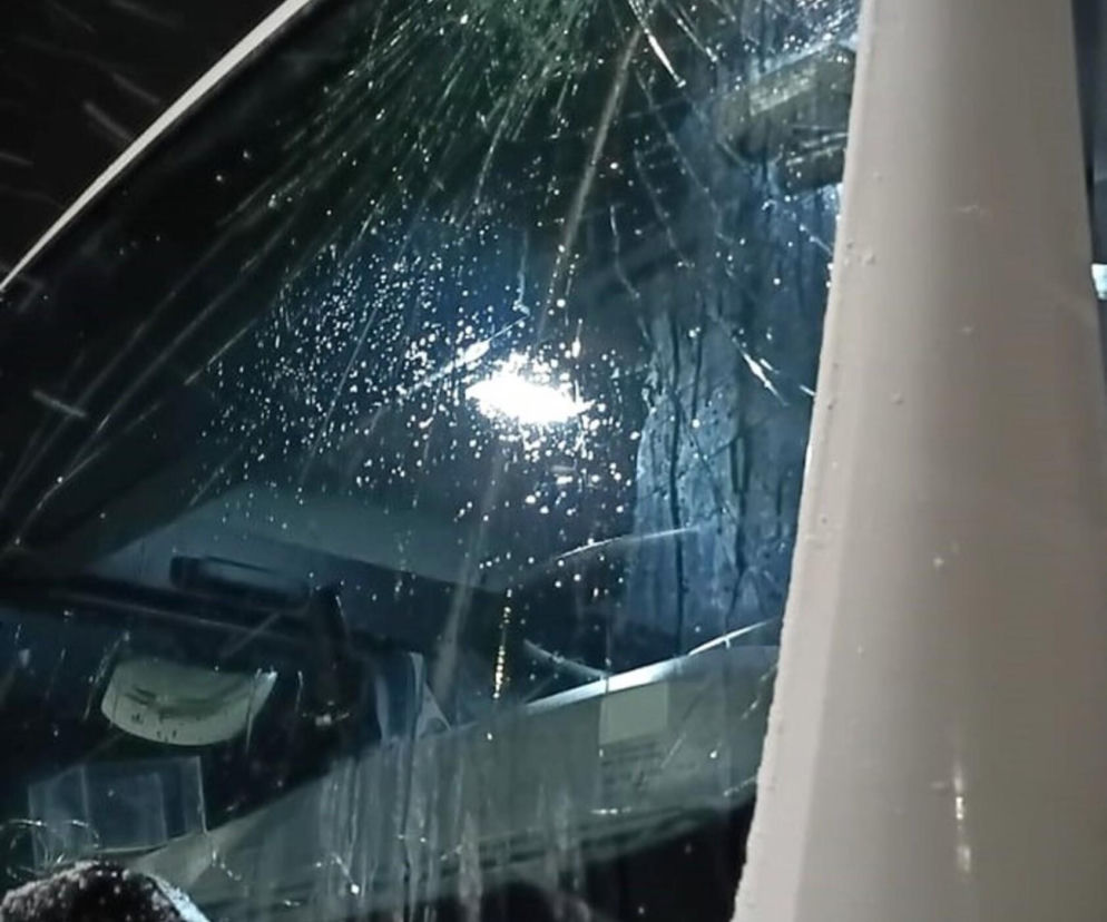 Podczas jazdy tafla lodu rozbiła mu szybę! Dramatyczne chwile na ekspresówce do Warszawy