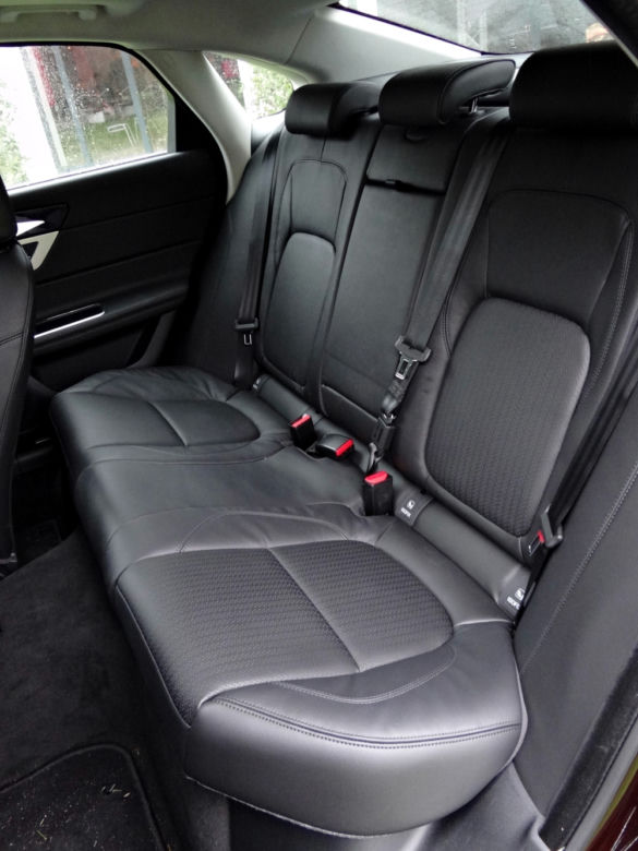 Jaguar XF 2.0 i4D 180 KM