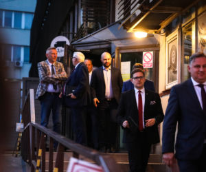 Ujawniamy kulisy posiedzenia klubu PiS w siedzibie partii