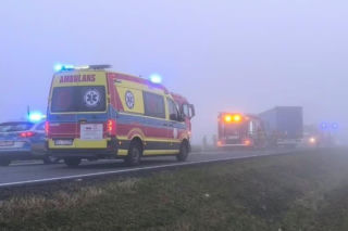 Tragiczna kraksa osobówki z ciężarówką. Droga krajowa zablokowana