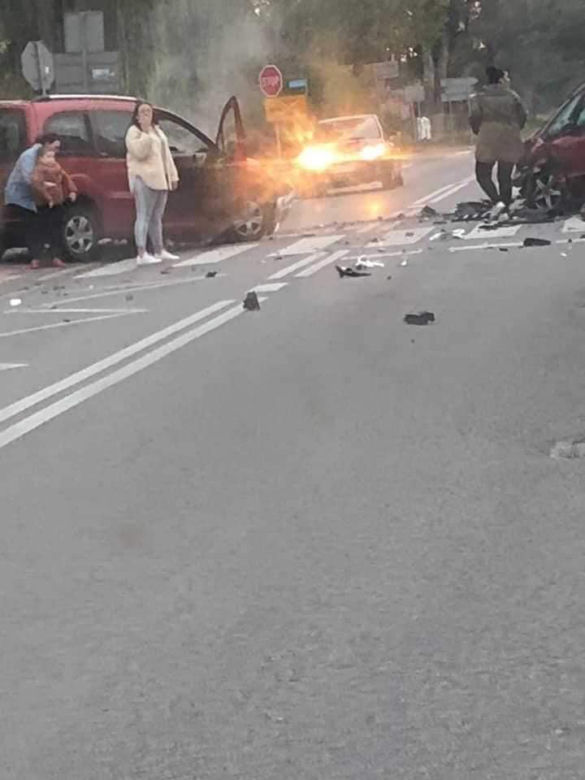 Wypadek w Popowie. Ranni są ojciec z synem