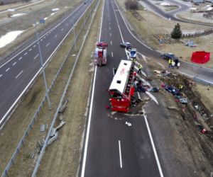 Tragiczny wypadek na A4. Autobus wypadł z autostrady. Nie żyje 5 osób