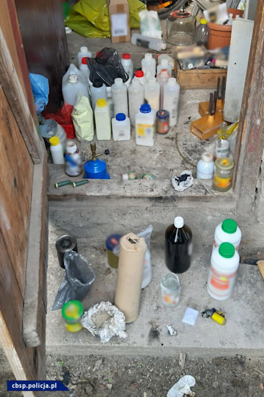 Funkcjonariusze przejęli dziesiątki kilogramów materiałów wybuchowych