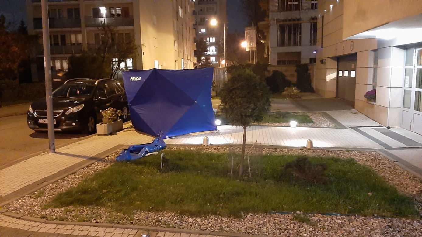 Tragedia na Mokotowie. Kobieta wypadła z okna. Nie żyje
