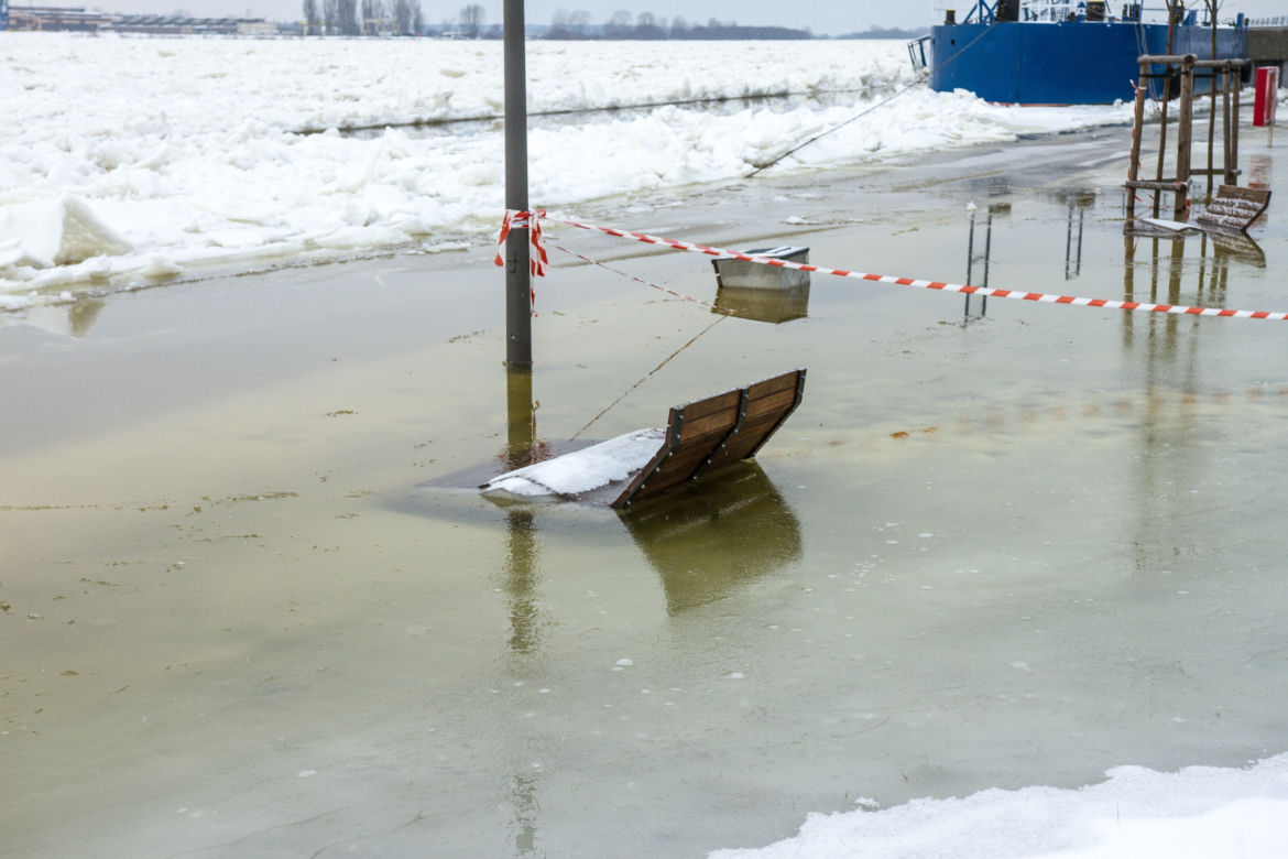 Płock. Alarm przeciwpowodziowy na Wiśle. Lodołamacze nie mogą wypłynąć! Dlaczego? [ZDJĘCIA]