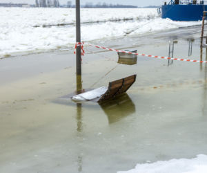 Płock. Alarm przeciwpowodziowy na Wiśle. Lodołamacze nie mogą wypłynąć! Dlaczego? [ZDJĘCIA]