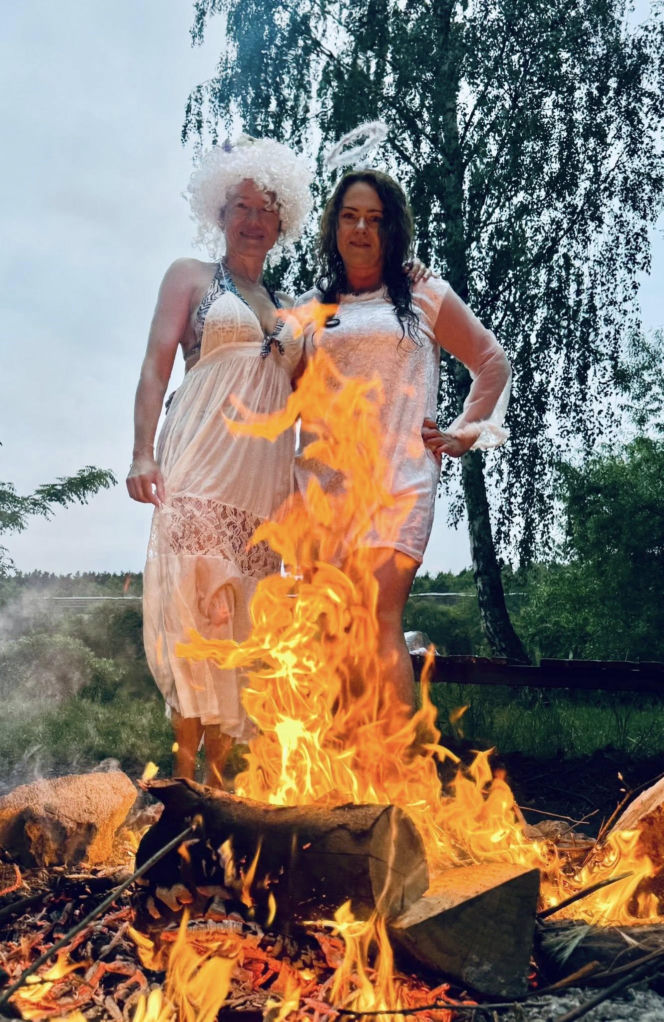 Anielskie skrzydła nad zalewem Piachy. Morsujące Wiedźmy Świętokrzyskie w wyjątkowej akcji o świcie!