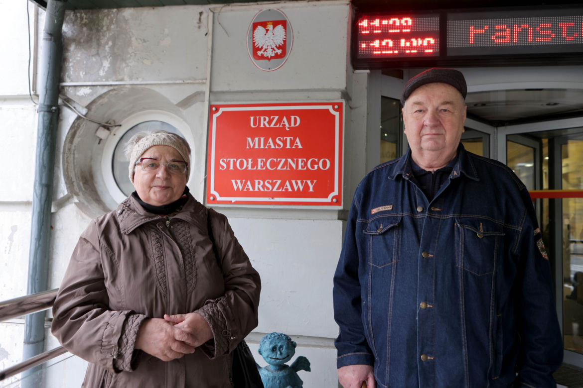 W ostatniej chwili uciekli przed grzywną! Nawet  dwie godziny w kolejce do spisu