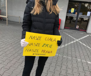 Mieszkanki Otwocka protestują w kolejce do sklepu