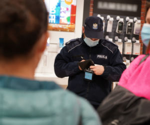 Nalot policji i sanepidu na bydgoskie galerie handlowe