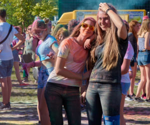 Lublin: Festiwal Kolorów 2018. Kolory Holi wystrzeliły w powietrze!