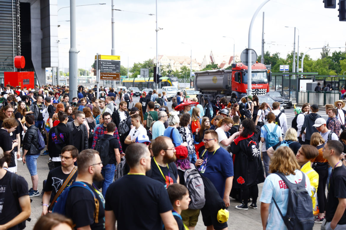 Pyrkon 2023. GIGANTYCZNA kolejka do wejścia! To rekordowa liczba uczestników! [ZDJĘCIA]