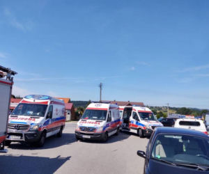 Nowy Sącz. Wypadek na ul. Tarnowskiej. Dzieci wśród poszkodowanych, trzy osoby w szpitalu [ZDJĘCIA]