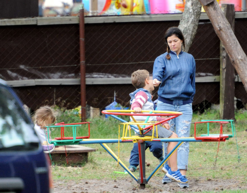 KASIA CICHOPEK Z RODZINĄ NA WAKACJACH_1PUBL