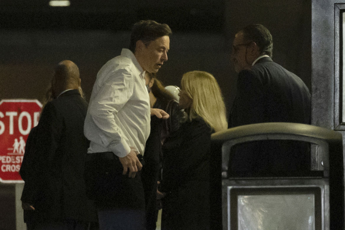 Elon Musk pokazał syna, którego nazwał X AE A-XII! Podobieństwo szokuje, chłopiec niczym klon