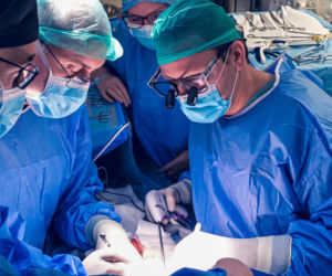 Lekarze WUM usunęli guza z wątroby poza ciałem. Pierwsza taka operacja w Polsce