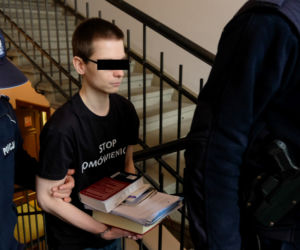 Dniem pracował w sądzie, nocą wysadzał bloki