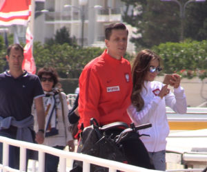 Marina i Wojciech Szczęsny na ROMANTYCZNYM spacerze w La Baule. Zobacz, co robili!
