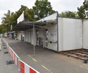 Burzą bazar na Banacha).