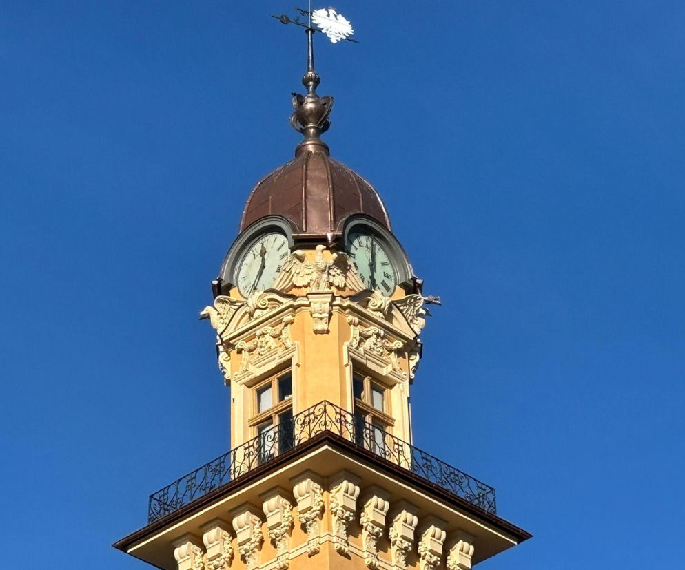 Nowy Sącz szuka firmy, która wymieni szklane tarcze zegara ratuszowego 