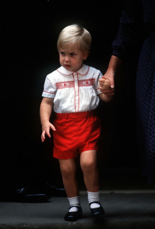 William i Harry - jak zmieniali się synowie księżnej Diany?