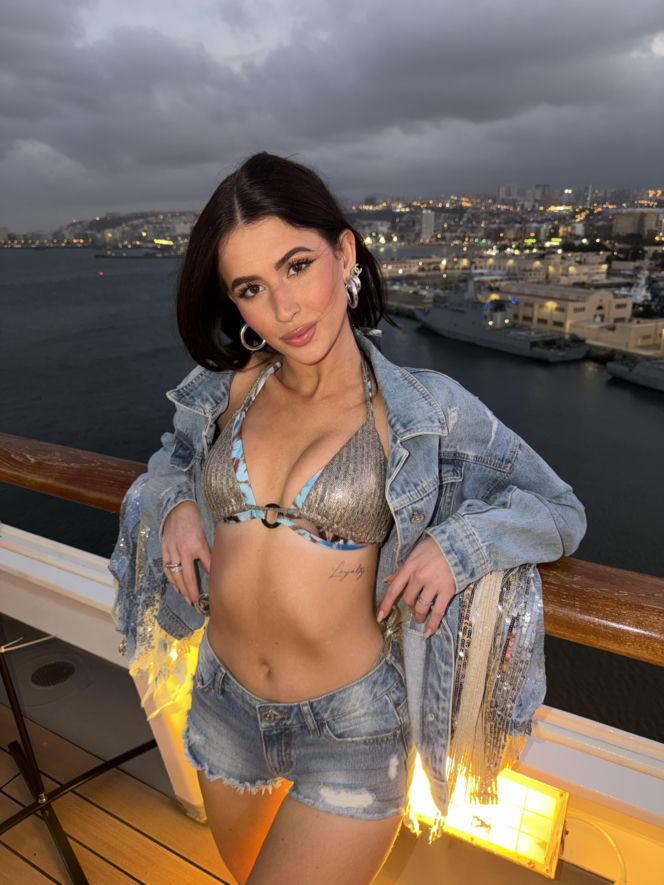 Roxie Węgiel dała czadu na statku